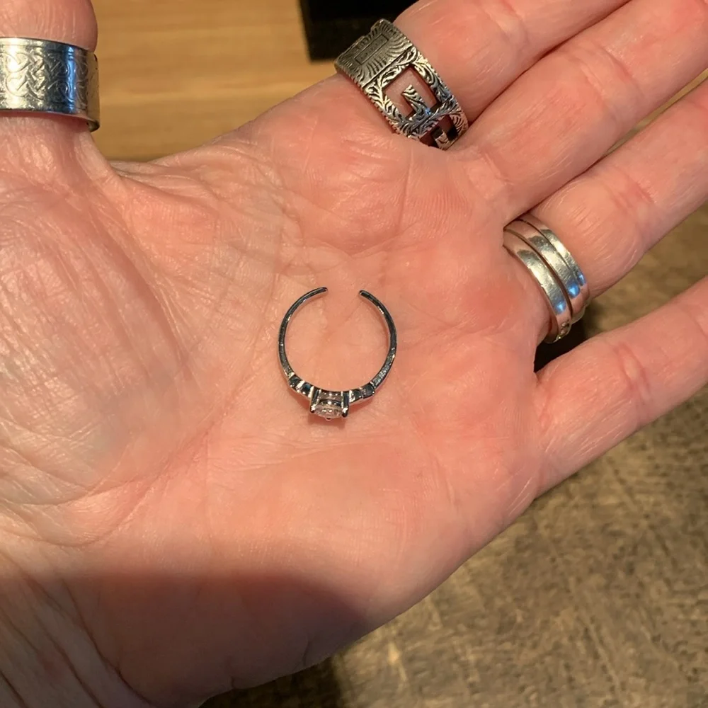 #101 0.5 ct Moissanite lotus toe ring - Picture 4 of 6